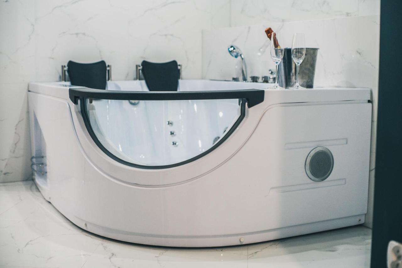 Yourapart Starowka Z Jacuzzi Leilighet