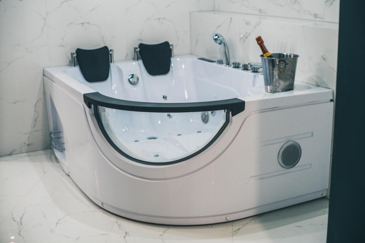 Yourapart Starowka Z Jacuzzi Leilighet